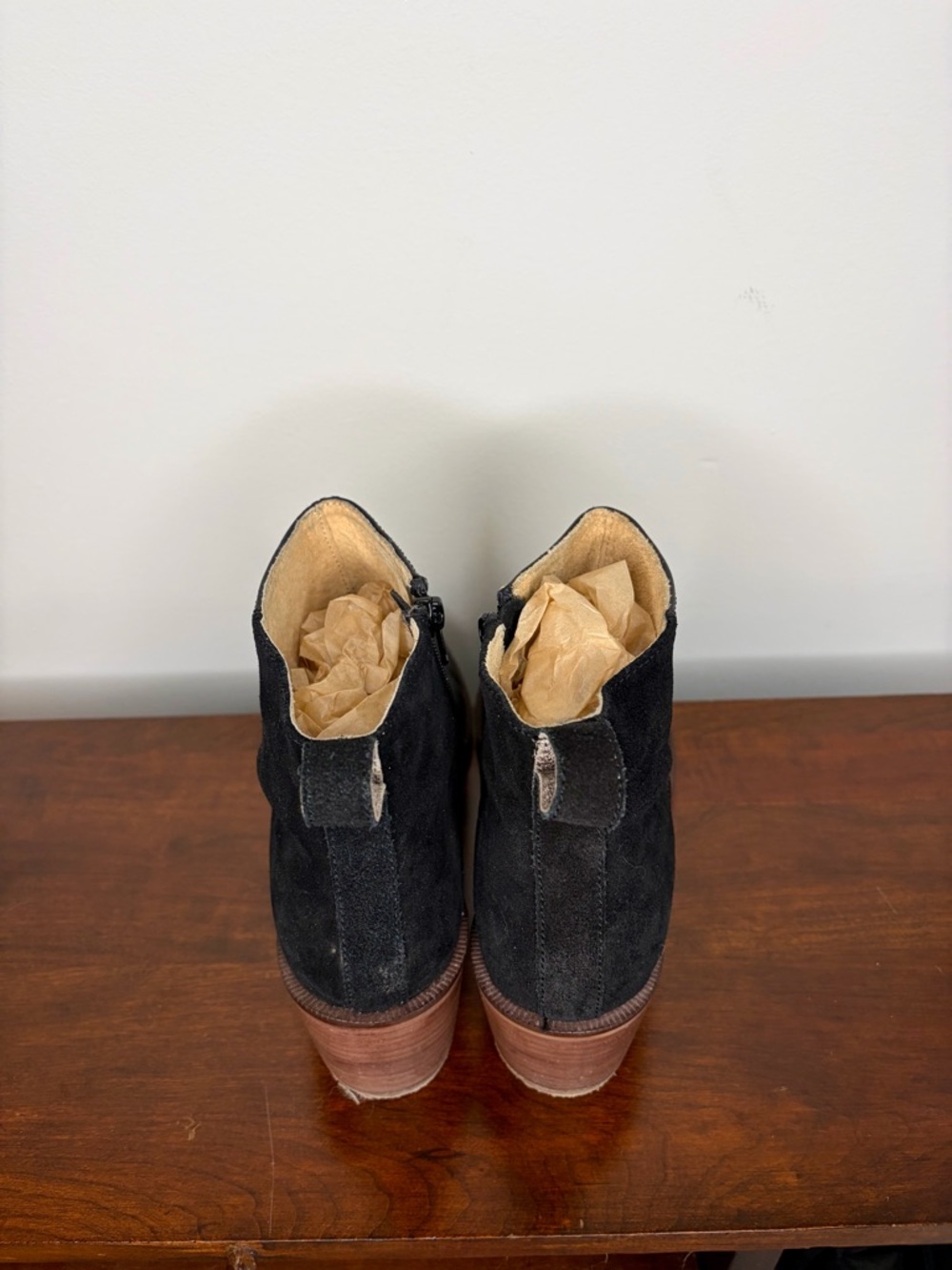 Elegant Black Leather Women's Ankle Boots - Picture 2 of 7